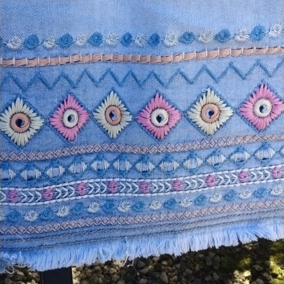 NWOT Charlie B denim embroidered skirt size 8 - Picture 3 of 12